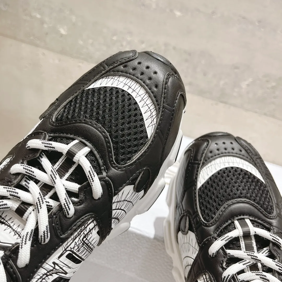 👟👟Ex-factory price 560👟👟 (top version) The latest hot model, the star model 2024 main hot product, the newly released Dior Dior Chrono new casual sports shoes, running shoes and dad shoes are really cool, full of futuristic feeling! Really cool! Once again interpreting Dior's concept of cool fashion, the lucky star will bless you with good luck. The new EVA sole is super light and super soft! A perfect replica of the original! Fully matched material and mold! ! 35-40